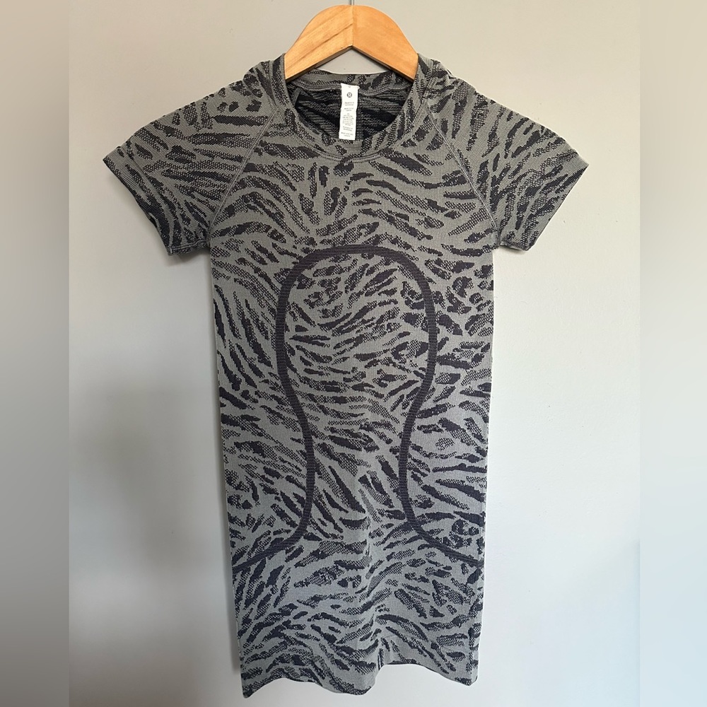 Lululemon Swiftly Tech Short Sleeve Size 0